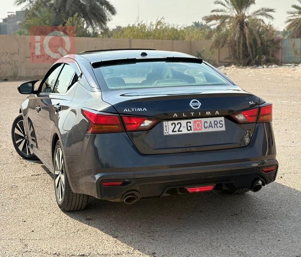 نيسان ألتيما